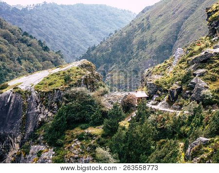 Everest Nepal September 30, 2018 View Of The Nature And Wildlife On The Way To Everest Base Camp, Tr