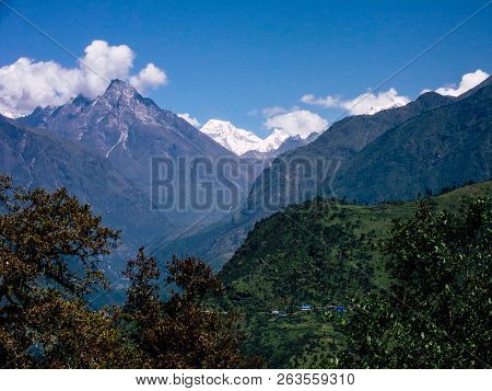 Everest Nepal September 30, 2018 View Of The Nature And Wildlife On The Way To Everest Base Camp, Tr