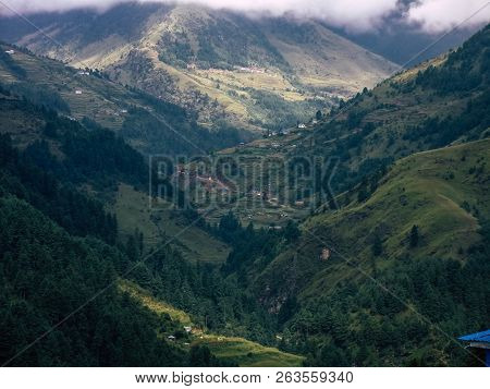 Everest Nepal September 30, 2018 View Of The Nature And Wildlife On The Way To Everest Base Camp, Tr