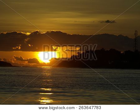 Beatyfull Sunset On The Ocean And Tropical Island.