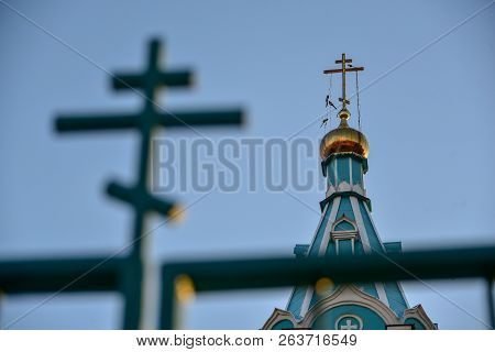 Moscow, Russia - 16 October, 2018: Monument To Patriarch Hermogenes Of Moscow In The Alexander Garde