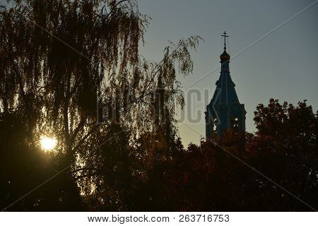 Moscow, Russia - 16 October, 2018: Monument To Patriarch Hermogenes Of Moscow In The Alexander Garde