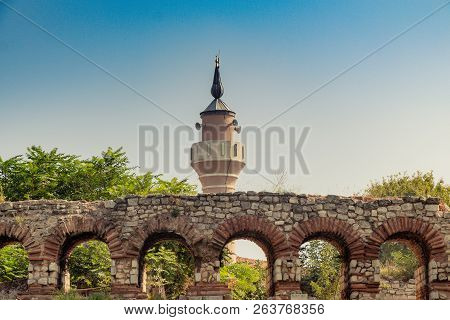 Minaretseen Behind  City Walls Of Constantinople In Istanbul, Turkey