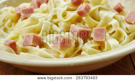 Fettuccine Alfredo