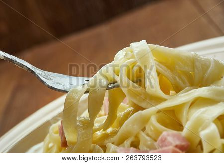 Fettuccine Alfredo