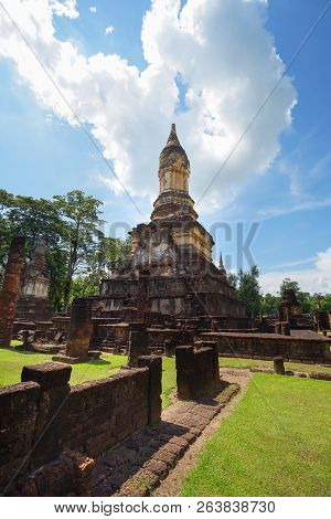 Unesco World Heritage Site Wat Jedi Jed Teaw In Si Satchanalai Historical Park, Sukhothai, Thailand.