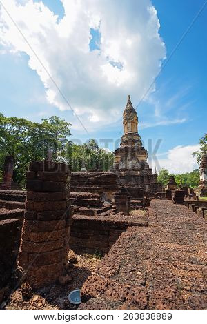 Unesco World Heritage Site Wat Jedi Jed Teaw In Si Satchanalai Historical Park, Sukhothai, Thailand.