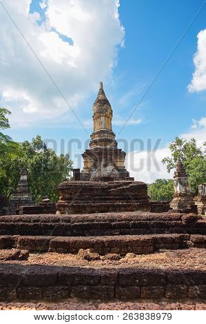 Unesco World Heritage Site Wat Jedi Jed Teaw In Si Satchanalai Historical Park, Sukhothai, Thailand.