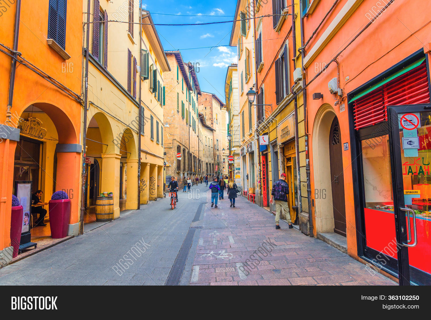 wallpapers Bolgna Italy bologna italy march image photo