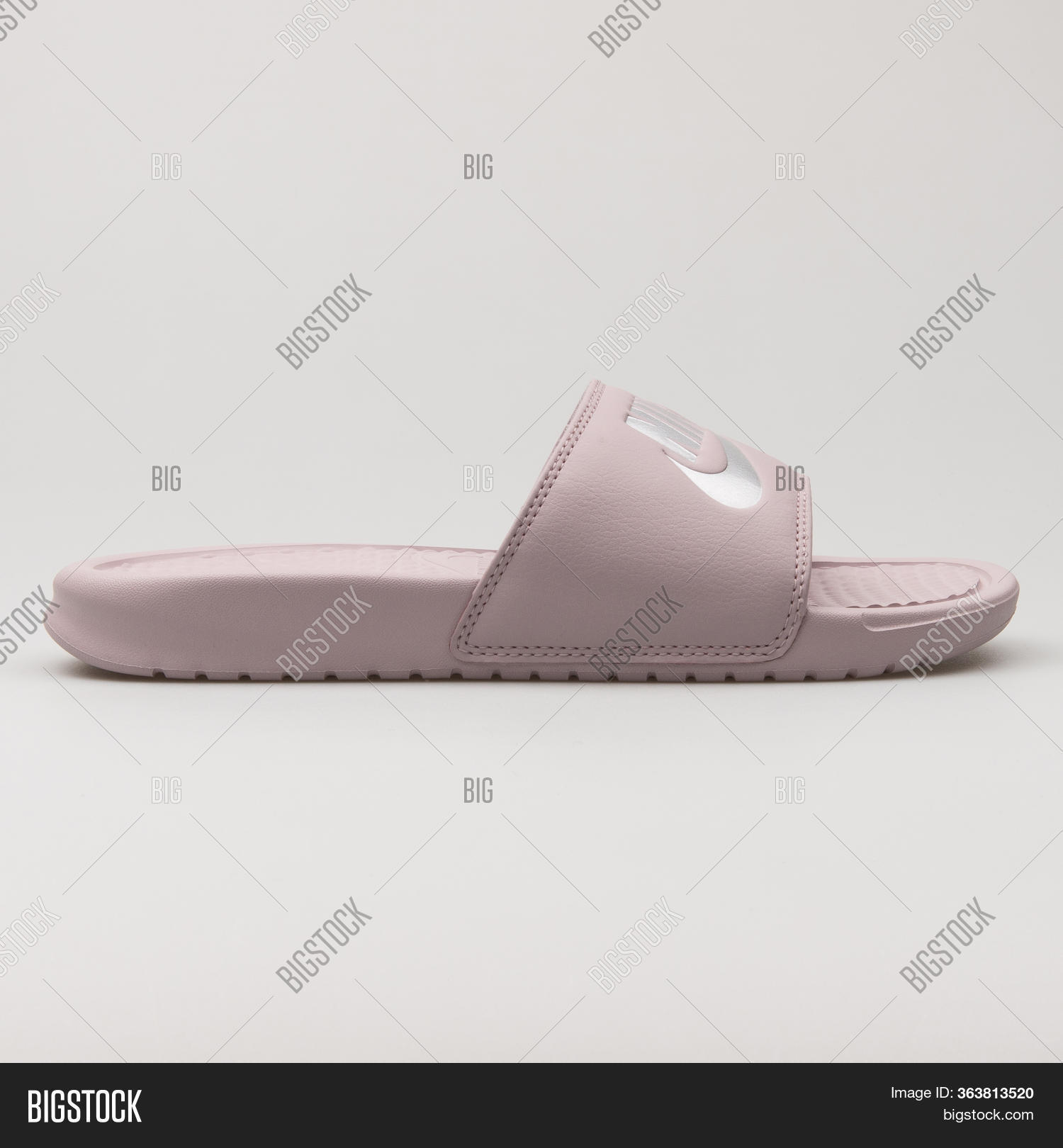 nike benassi 2018