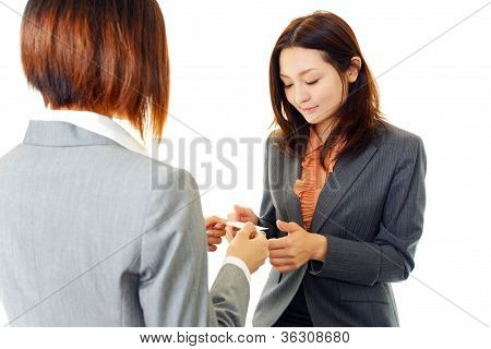 แลกเปลี่ยนนามบัตร