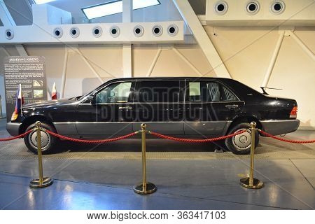 Quezon City, Ph - Apr. 28: Mercedes-benz S600 Lwb Used By President Gloria Macapagal Arroyo Display 