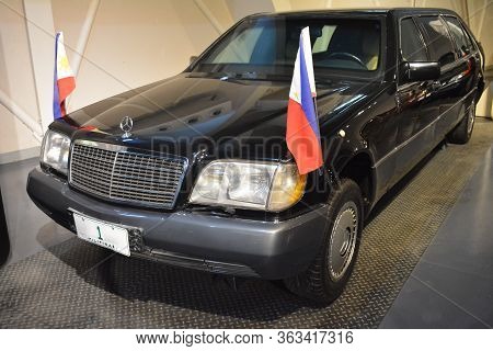 Quezon City, Ph - Apr. 28: Mercedes-benz S600 Lwb Used By President Gloria Macapagal Arroyo Display 