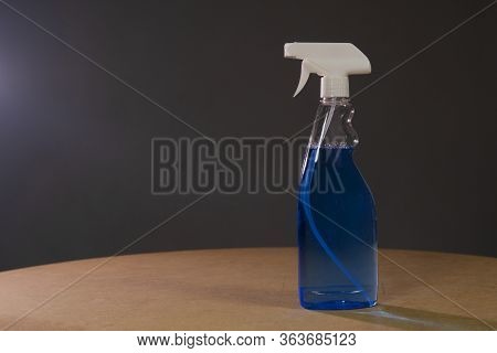 Blue Glass Cleaner Spray Spraying Dispersion Pulverizer