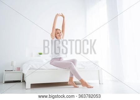 Portrait Of Her She Nice Attractive Lovely Dreamy Sleepy Cheerful Cheery Senior Woman Sitting In Bed