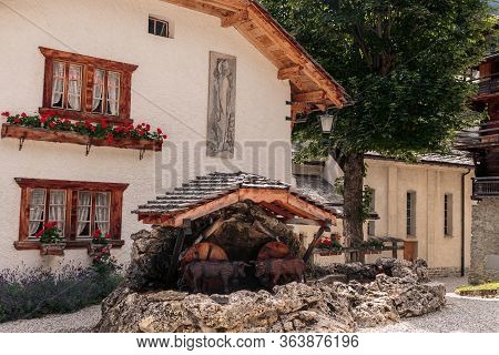 Grimentz, Valais, Switzerland - August 9 2018 : Sculpture - Fountain Of Fighting Cows Called Combat 
