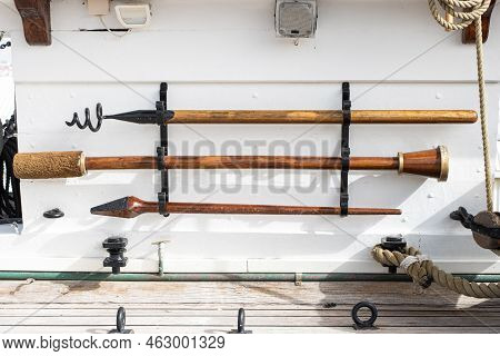Equipment For Historirical Old Cannon On Battle Sailing Vessel - Ramrod, Brush