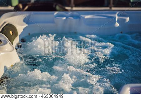 Hot Tub Hydromassage Pool. Illuminated Pool. Rest Outside The City. Cottage With Hydromassage Pool