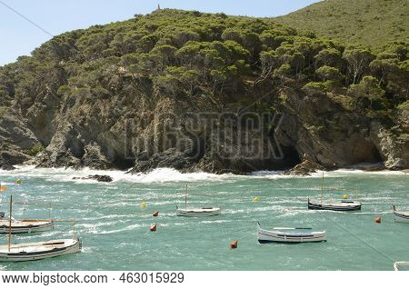 Begur, Spain - July 25, 2017: Boats On The Turquoise Waters At Mountanois Bay Of Coast Brava In Begu