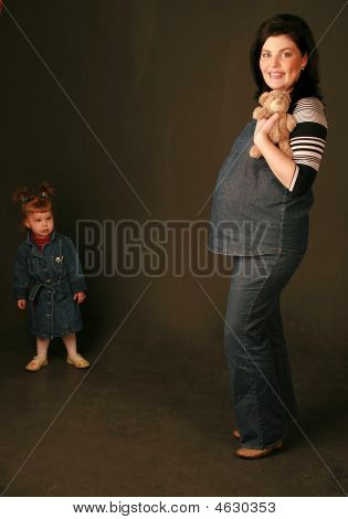 Мать с дочерью