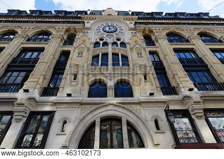 Paris, France-october 1, 2022 : At Numbers 61 And 63 Rue Reaumur Is A Surprising And Impressive Faca