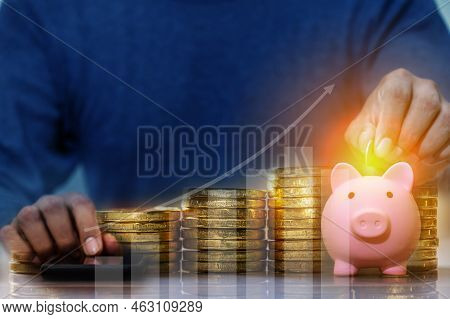 Duoble Exposure, Investor Online Saving Concept, Online Investment Savings, Online Stock Investors, 