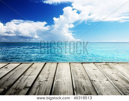 加勒比海和木制平台