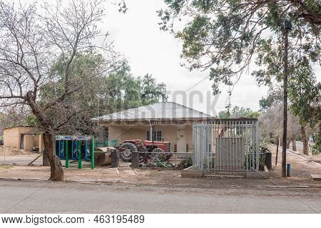 Loxton, South Africa - Sep 2, 2022: A Street Scene, With The Abandoned Post Office Building, In Loxt