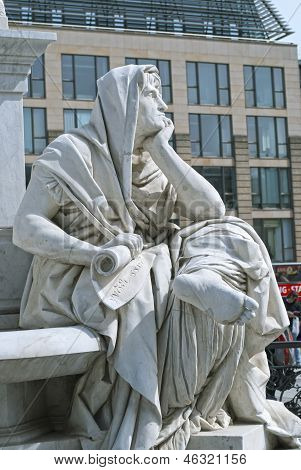 Allegori af filosofi af Schiller Monument i Berlin