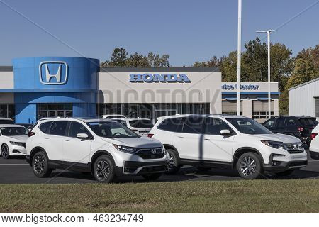 Indianapolis - Circa October 2022: Used Car Display At A Honda Dealership. With Supply Issues, Honda
