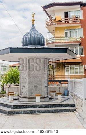 Istanbul, Turkiye: September 5, 2022: Public Ablution Fountain In Courtyard Of Urban Mosque.