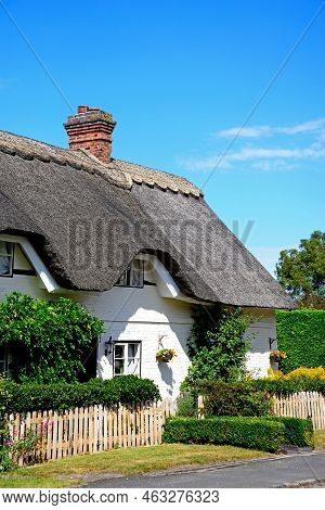 Burton-on-trent, Uk - August 07, 2020 - Pretty Traditional English Whitewashed Thatched Cottage In T
