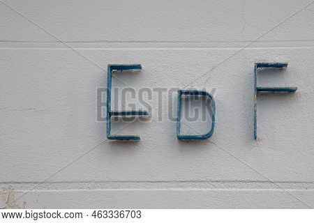 Bordeaux , Aquitaine  France - 10 10 2022 : Edf Sign Logo And Brand Text On Building Facade Of Frenc