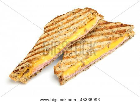Getoastetem Sandwich mit Schinken und Käse.