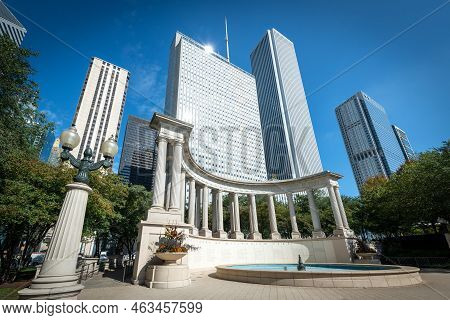 October 09, 2018, Millenium Park, Chicago, Illinois, Usa : Famous Entrance Of The Millenium Park In 