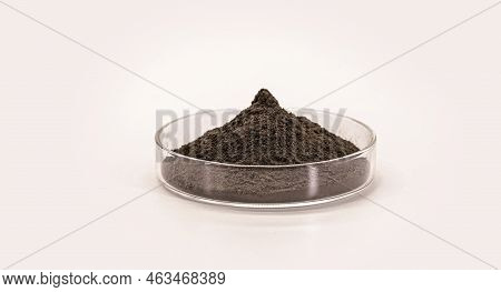 Granulated Hematite, A Natural Mineral Based On Iron Oxide, Applied In Foundry Molds, Paints, Coatin