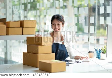 Startup Sme Small Business Entrepreneur Sme Or Freelance Asian Woman Using A Laptop With Box, Young 