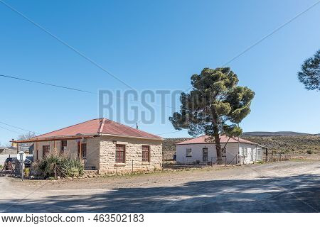 Sutherland, South Africa - Sep 3, 2022: A Street Scene, With Old Houses And A Large Pine Tree, In Su