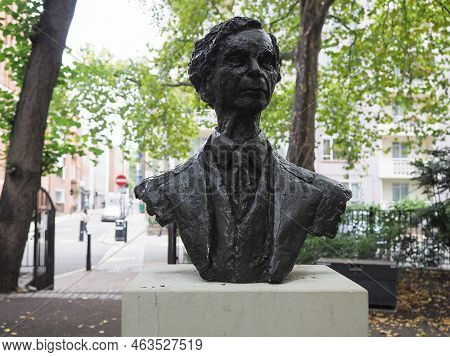 Russell Statue In London