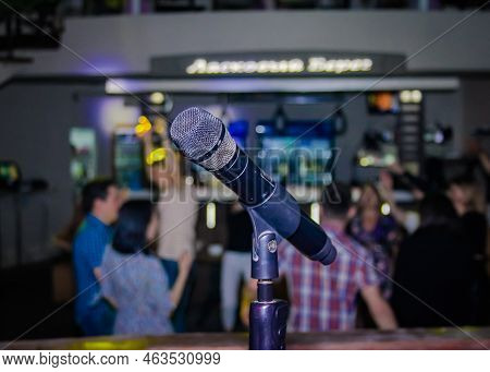 Microphone On The Background Of Dancing People In A Nightclub. Anapa City 2022