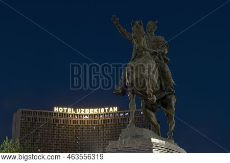 Tashkent, Uzbekistan - September 15, 2022: Monument To Amir Temur (tamerlane) Against The Backdrop O