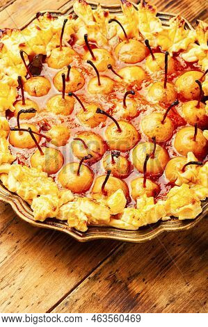 Appetizing Autumn Pear Pie.