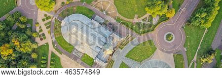 Glasgow, Scotland, Uk, 17th September 2022, Aerial View Of Peoples Palace At Sunrise Above Park