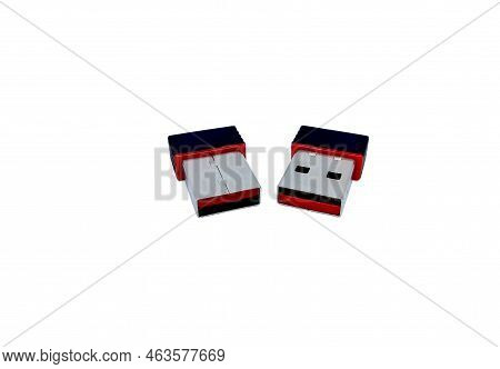 Usb Dongle Bluetooth Or Mini Bluetooth Receiver, Is Used For Wireless Connection.