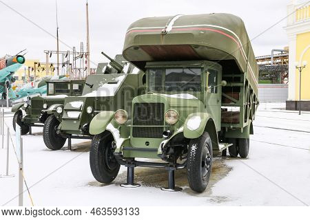 Verkhnyaya Pyshma, Russia - October 26, 2021: Soviet Army Pontoon Bridge Mounted On The Zis-5 Truck 