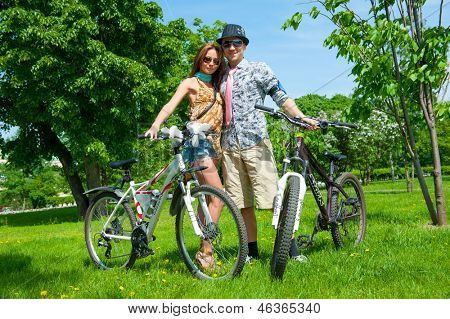 Mosca - 19 maggio: Posa di ciclisti durante il giorno l'azione di moto uniforme su 19 maggio 2013 a Mosca. 