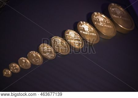 London, Uk - 17 January, 20212 - Elizabethan Weights And Measures On Display At Science Museum