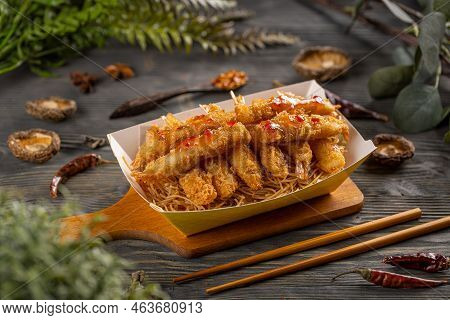 Crunchy Bread Crumbs Coating Fried Shrimps With Noodles