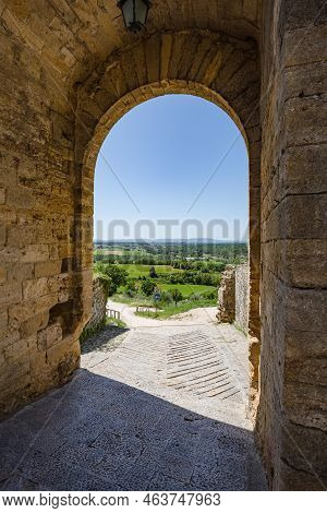 Monteriggioni, Tuscany, Italy - Maggio, 2022: Exit The Town Of Monteriggioni With Views Of The Tusca