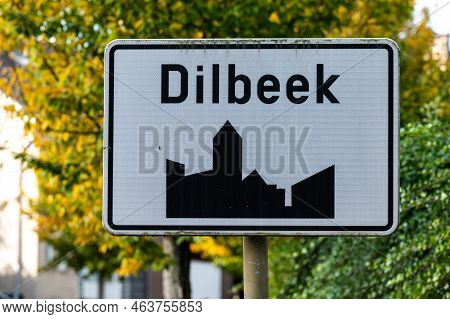 Dilbeek, Flemish Brabant Region, Belgium, 10 16 2022 - Sign Of The Dilbeek Municipality With A Natur